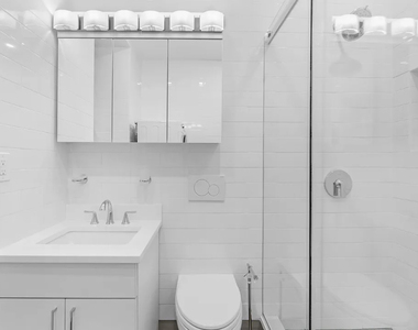 200 West 58th Street - Photo Thumbnail 8