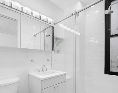 200 West 58th Street - Photo Thumbnail 12
