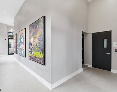 423 South Avenue West - Photo Thumbnail 3
