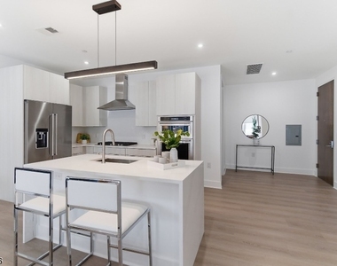 423 South Avenue West - Photo Thumbnail 8