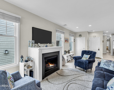 209 Beachfront - Photo Thumbnail 4
