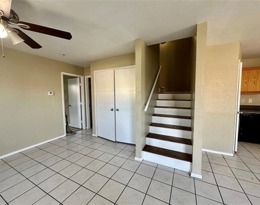 307 Kings Way Drive - Photo Thumbnail 3