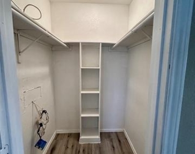 307 Kings Way Drive - Photo Thumbnail 5