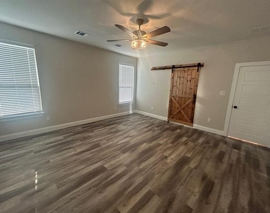 4001 Avion Drive - Photo Thumbnail 13