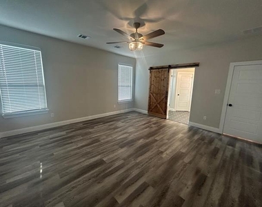4001 Avion Drive - Photo Thumbnail 12