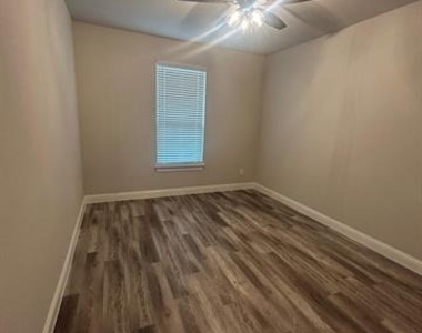 4001 Avion Drive - Photo Thumbnail 18