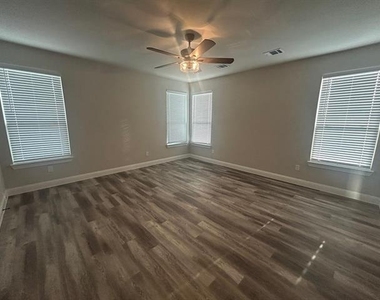 4001 Avion Drive - Photo Thumbnail 11