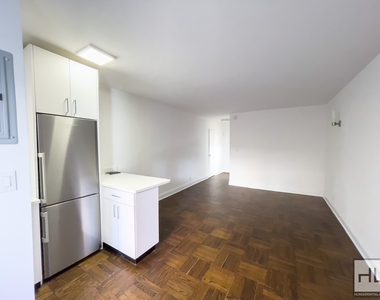 East 35 Street - Photo Thumbnail 4
