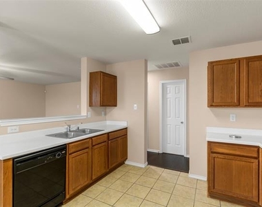 2805 Lake Terrace Drive - Photo Thumbnail 15