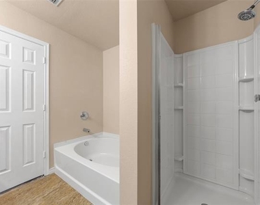 2805 Lake Terrace Drive - Photo Thumbnail 23
