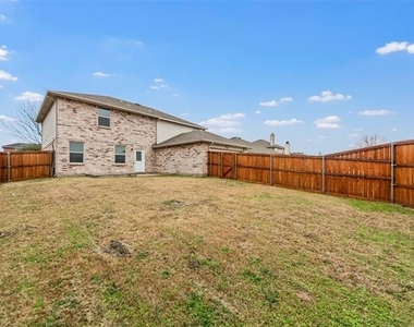 2805 Lake Terrace Drive - Photo Thumbnail 6