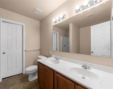2805 Lake Terrace Drive - Photo Thumbnail 21