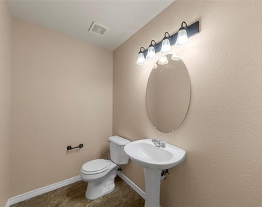 2805 Lake Terrace Drive - Photo Thumbnail 17