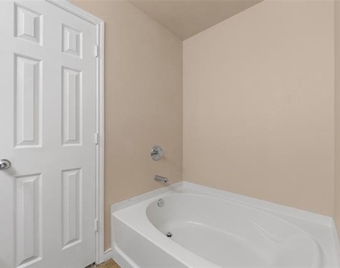 2805 Lake Terrace Drive - Photo Thumbnail 22