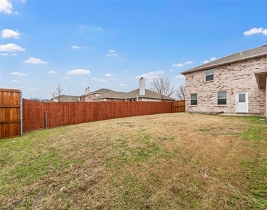 2805 Lake Terrace Drive - Photo Thumbnail 5