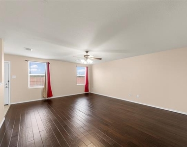 2805 Lake Terrace Drive - Photo Thumbnail 9