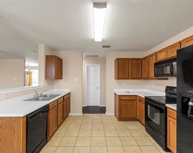 2805 Lake Terrace Drive - Photo Thumbnail 13