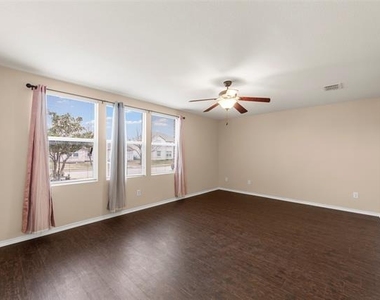 2805 Lake Terrace Drive - Photo Thumbnail 18