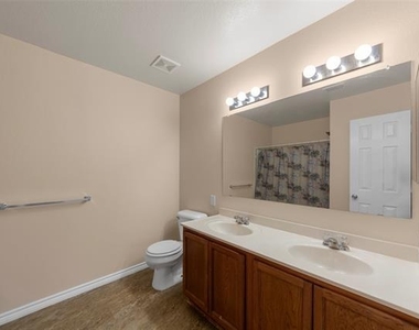 2805 Lake Terrace Drive - Photo Thumbnail 26
