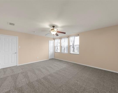 2805 Lake Terrace Drive - Photo Thumbnail 30