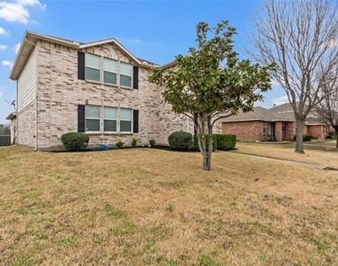 2805 Lake Terrace Drive - Photo Thumbnail 2