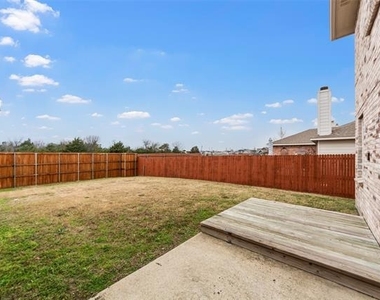 2805 Lake Terrace Drive - Photo Thumbnail 4