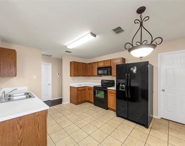 2805 Lake Terrace Drive - Photo Thumbnail 14