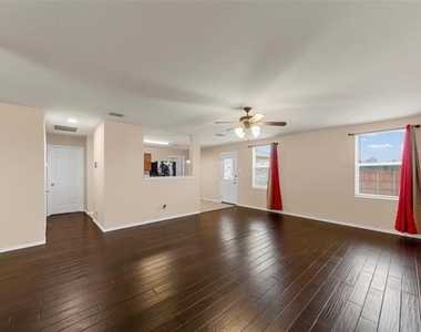 2805 Lake Terrace Drive - Photo Thumbnail 10
