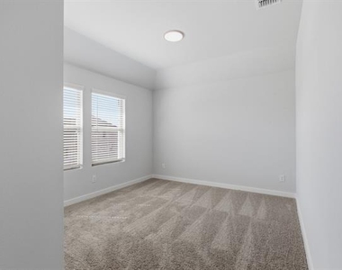 637 Sierra Ridge - Photo Thumbnail 17
