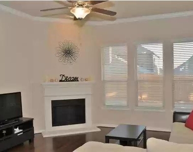 16328 Amistad Avenue - Photo Thumbnail 12