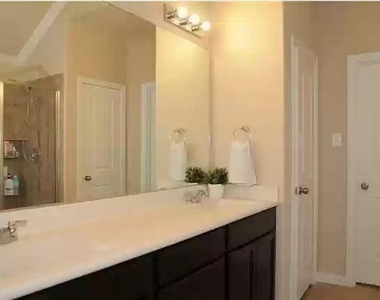 16328 Amistad Avenue - Photo Thumbnail 21