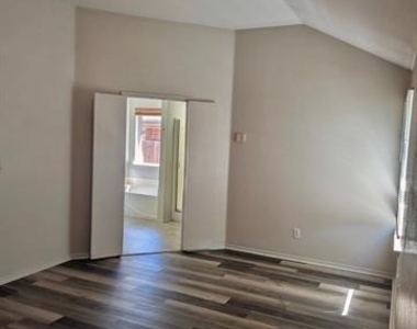 8541 Western Meadows Drive - Photo Thumbnail 14