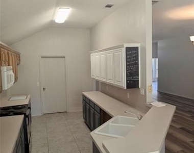 8541 Western Meadows Drive - Photo Thumbnail 10