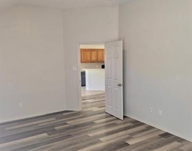 8541 Western Meadows Drive - Photo Thumbnail 15