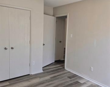 8541 Western Meadows Drive - Photo Thumbnail 22