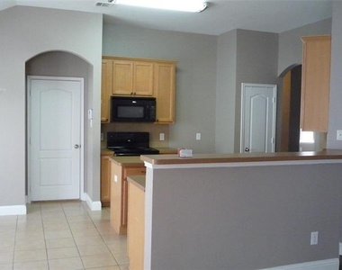 716 Alder Drive - Photo Thumbnail 4
