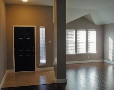 716 Alder Drive - Photo Thumbnail 2