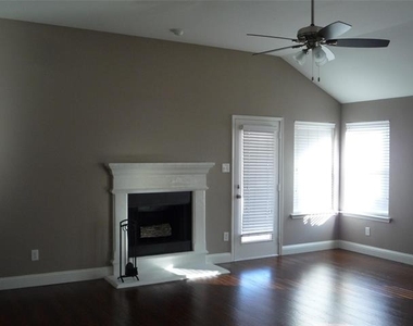 716 Alder Drive - Photo Thumbnail 3