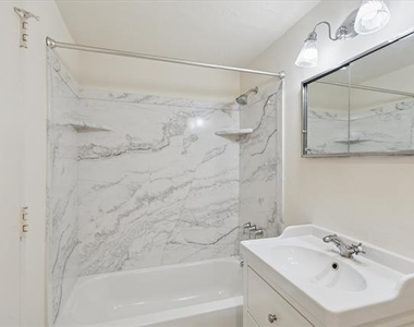6211 W Northwest Highway - Photo Thumbnail 12