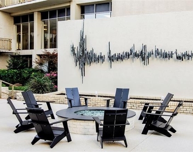 6211 W Northwest Highway - Photo Thumbnail 14