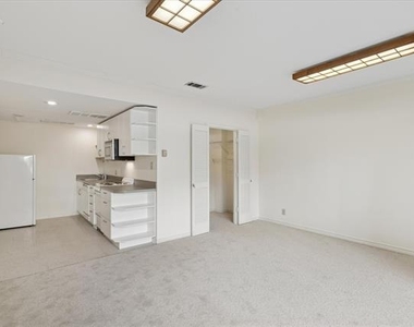6211 W Northwest Highway - Photo Thumbnail 7
