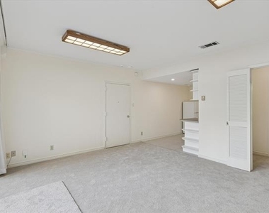 6211 W Northwest Highway - Photo Thumbnail 10