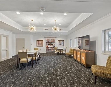 6211 W Northwest Highway - Photo Thumbnail 15
