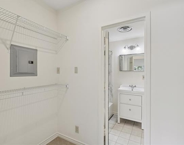 6211 W Northwest Highway - Photo Thumbnail 11