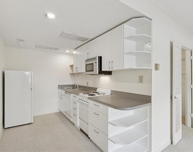 6211 W Northwest Highway - Photo Thumbnail 5