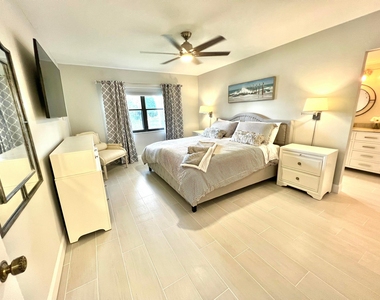 17081 Waterbend Dr Drive - Photo Thumbnail 3