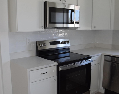 2747 E Dudley Dr Drive E - Photo Thumbnail 14