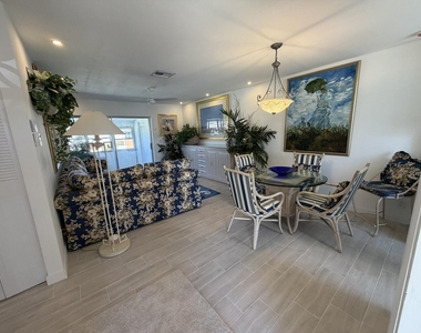 2747 E Dudley Dr Drive E - Photo Thumbnail 2