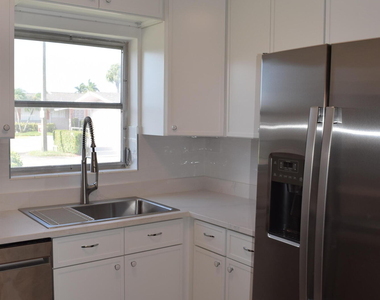 2747 E Dudley Dr Drive E - Photo Thumbnail 12