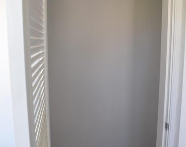 2747 E Dudley Dr Drive E - Photo Thumbnail 9